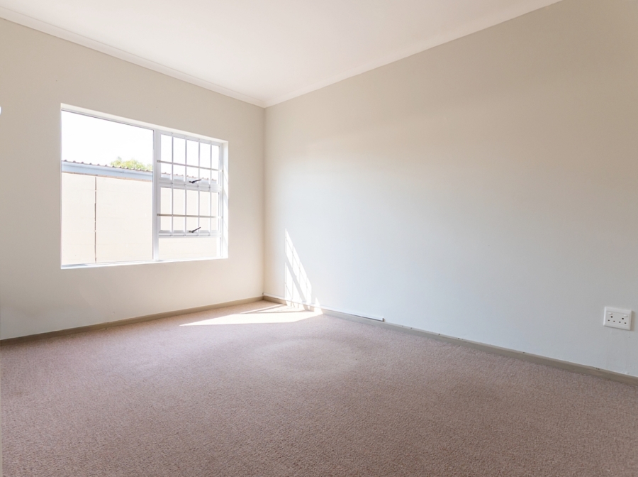 4 Bedroom Property for Sale in Middedorp Western Cape